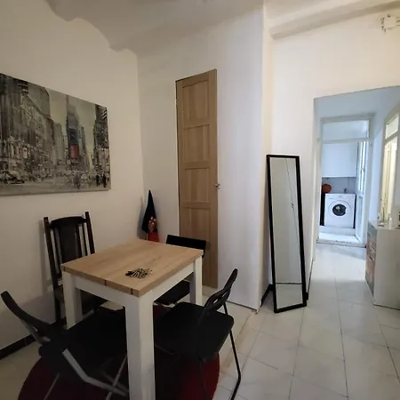 Central Apartment *